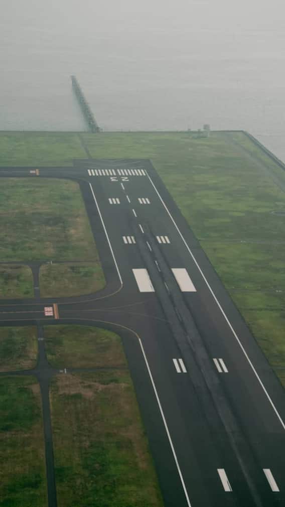 विमानतळाच्या धावपट्टीवर लिहिलेल्या आकड्यांचा अर्थ काय?