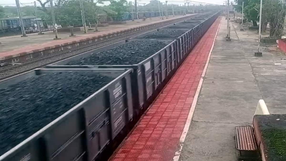 இந்தியாவின் மிக நீளமான ரயில் எது தெரியுமா..? 3.5 கிமீ நீளம், 295 பெட்டிகள் கொண்ட அதிசயம்!