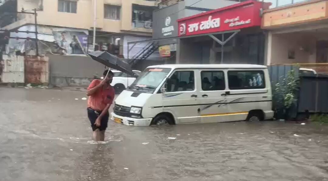 Gujarat Rain: 10 વાગ્યા સુધીમાં ગુજરાતમાં 54 તાલુકામાં વરસાદ, દક્ષિણ ગુજરાતમાં મેઘરાજાની તોફાની બેટિંગ Monsoon Updates News read the stats of rainfall in gujarat since 10 am in all gujarat Gujarat Weather News Gujarat Rain: 10 વાગ્યા સુધીમાં ગુજરાતમાં 54 તાલુકામાં વરસાદ, દક્ષિણ ગુજરાતમાં મેઘરાજાની તોફાની બેટિંગ