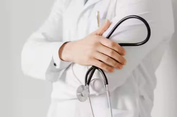 ગુજરાત સરકારનો વધુ એક હિતલક્ષી નિર્ણય, વિઝીટીંગ તજજ્ઞ ડોકટરોના માનદ વેતનમાં વધારો Important decision of the state government Increase in the honorarium of visiting doctors ગુજરાત સરકારનો વધુ એક હિતલક્ષી નિર્ણય, વિઝીટીંગ તજજ્ઞ ડોકટરોના માનદ વેતનમાં વધારો