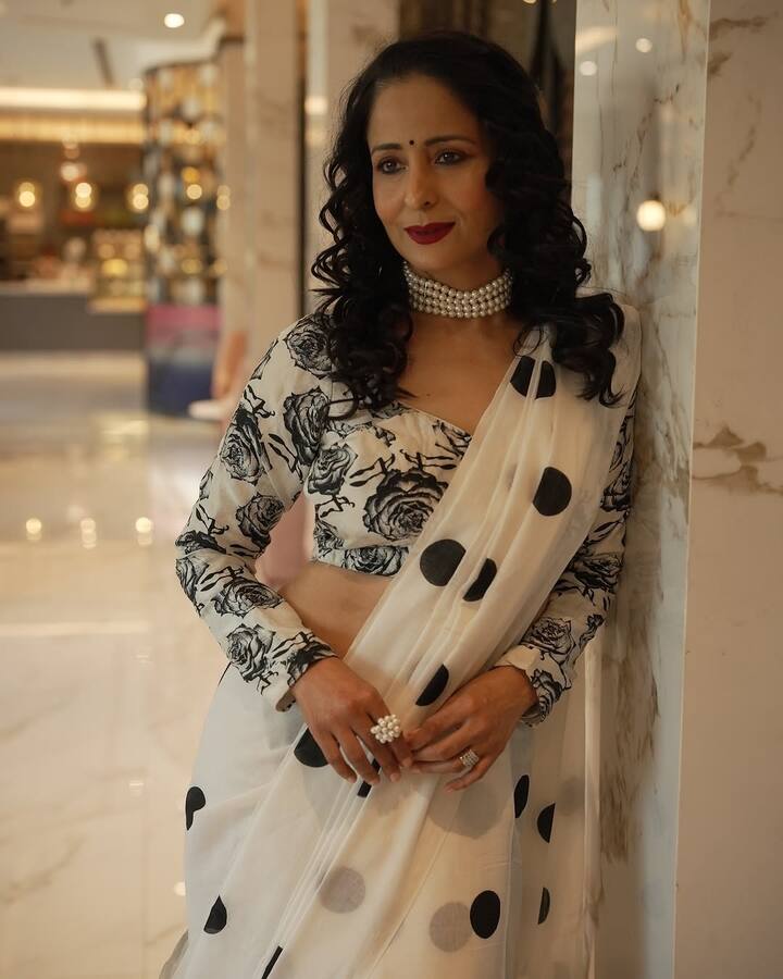 अक्सर वो अपने फिटनेस और ग्लोइंग स्किन के लिए भी सुर्खियों में रहती हैं लेकिन क्या आप जानते है उनकी ग्लोइंग स्किन का राज बोटोक्स है?