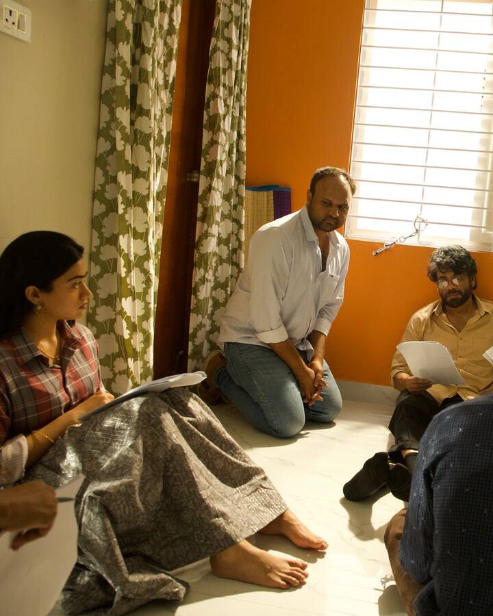 మీరు నిజంగా అద్భుతమైన వ్యక్తి అంటూ ధనుష్ పై ప్రశంసలవర్షం కురిపించింది. సినిమాల్లోనేన కాదు నిజ జీవితంలోనూ ఎంతోమందికి ఆదర్శంగా నిలుస్తారని ప్రశంసించింది