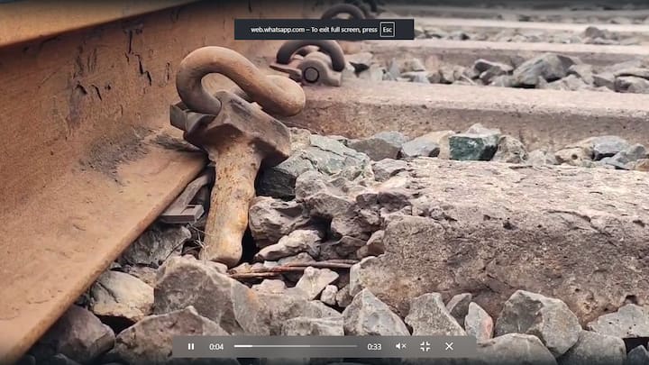 या गंभीर प्रकाराकडे लक्ष न दिल्यास मोठा अपघात घडण्याची शक्यता अर्थातच भीती व्यक्त होतंय.