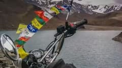 Five Colour Flag Meaning: बाईकवर लावल्या जाणाऱ्या 5 रंगाच्या झेंड्यांचा अर्थ काय?; त्यावर नेमकं काय लिहिलंय?