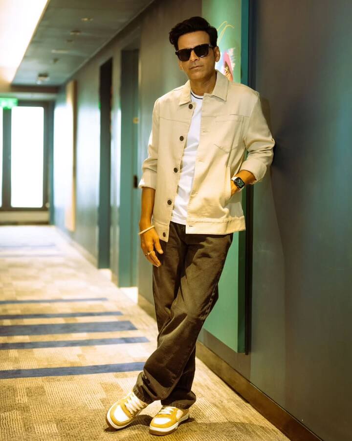 1998 में फिल्म 'सत्या' के भीकू म्हात्रे ने मनोज को बॉलीवुड में एक अलग पहचान दी. मनोज के पास तीन नेशनल अवार्ड एक पद्मश्री है.