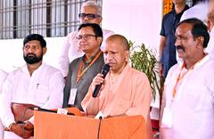 भदोही में सीएम योगी ने की विकास कार्यों की समीक्षा, कई अहम प्रस्तावों को दी मंजूरी