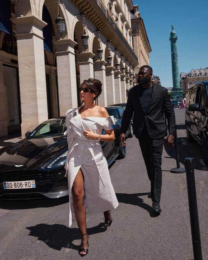 બોલીવૂડ એક્ટ્રેસ અને ડાન્સર નોરા ફતેહી હંમેશા તેના સ્ટાઈલિશ લૂકને લઈ ચર્ચામાં રહે છે.  ફેન્સ પણ તેના ગ્લેમરસ લૂક પર ફિદા થાય છે.નોરાએ હાલમાં ગ્લેમરસ લૂકમાં શાનદાર તસવીરો શેર કરી છે.