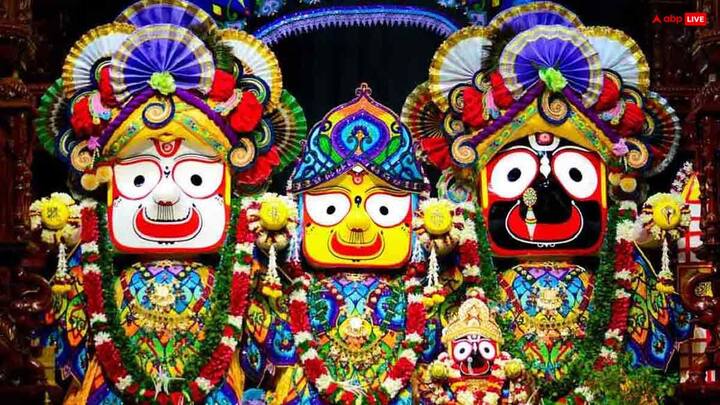 ओड़िशा के पुरी में 27 जून को रथ यात्रा गुंडिचा मंदिर के लिए प्रस्थान करेगी. कहते हैं जो रथ यात्रा में शामिल होता है उसके सारे संकट दूर हो जाते हैं. रथ यात्रा के 9 दिन कई तरह की परंपरा निभाई जाती है. पहले दिन छेरा की रस्म की जाती है.