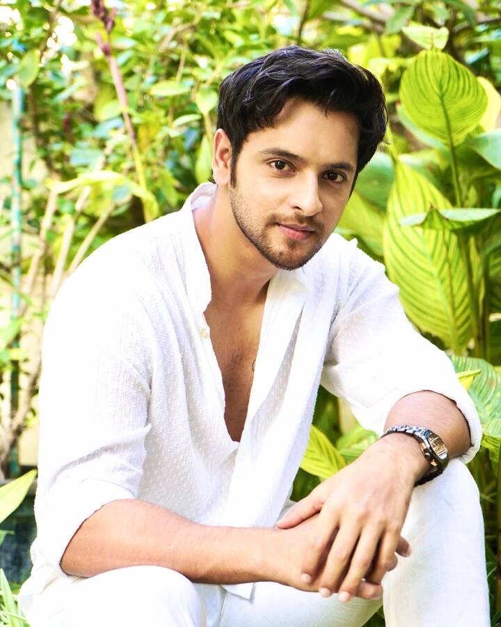 शिवम खजुरिया को अनुपमा में प्रेम कोठारी के रोल में देखा गया है. वो अनुपमा के दामाद और राही के पति हैं. अपने चार्मिंग लुक और एक्टिंग स्किल्स से ऑडिएंस के दिल में वो अपनी जगह बनाने में कामयाब हुए हैं. एक्टर 2.5 करोड़ संपत्ति के मालिक हैं.