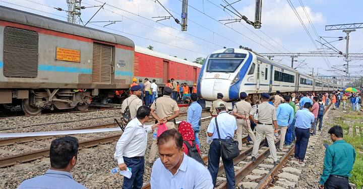 रेल्वेच्या सध्याच्या नियमानुसार ट्रेन सुटण्यापूर्वी 48 ते 12 तासांच्या काळात तिकीट रद्द केल्यास 25 टक्के रक्कम कपात केली जाते. ट्रेन निघण्यापूर्वी 12 ते 4 तास तिकीट रद्द केल्यास अधिक रक्कम कापली जाते.