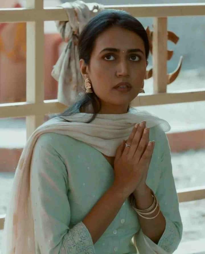 पंचायत के सीजन 1 में मंजू देवी की बेटी रिंकी एक साइड कैरेक्टर के रोल में थी. जिन्हें बस एक प्यार अभिषेक से प्यार वाले सीक्वेंस के लिए था.