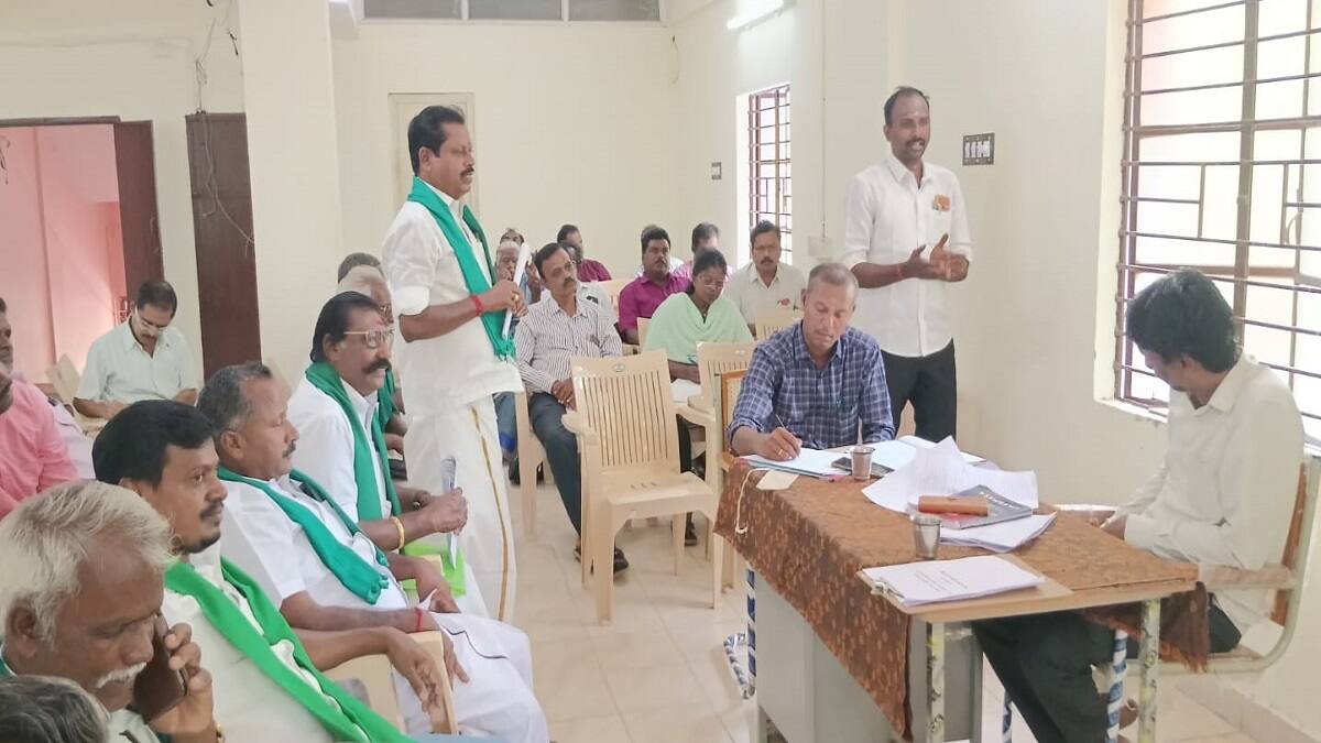 எந்த தடையும் இல்லாமல் விவசாய கடன் வழங்கணும்... குறைதீர் கூட்டத்தில் விவசாயிகள் வலியுறுத்தல்