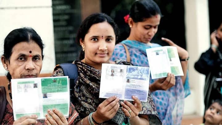 आप देख सकते हैं. आपके राशन कार्ड पर कब-कब राशन लिया गया है. अगर इस दौरान आपको कोई ऐसा मौका नजर आता है जब अपने राशन कार्ड पर राशन ना लिया हो. लेकिन आपका राशन कार्ड में दिख रहा हो कि अपने राशन लिया है.