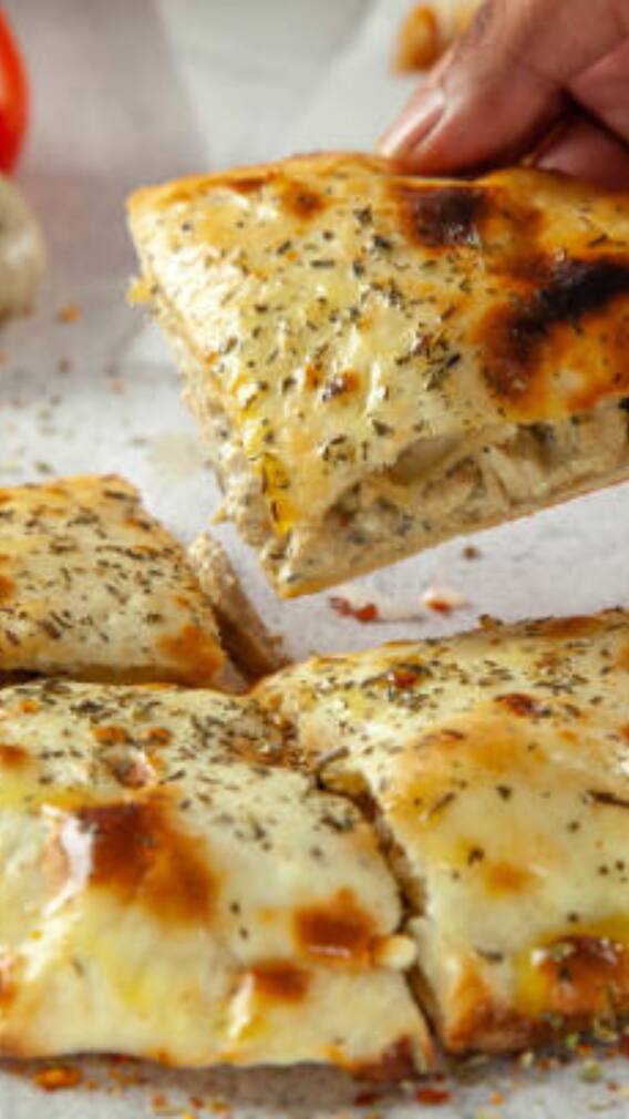 घर में कैसे बनाएं पनीर पिज्जा पराठा?