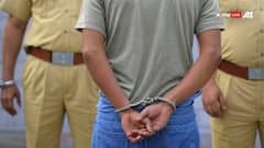 বালিশ চাপা দিয়ে বাবাকে খুন; থানায় গিয়ে আত্মসমর্পণ ছেলের, বরানগরে চাঞ্চল্য