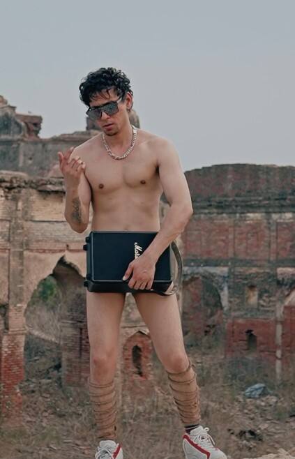 ਪੰਜਾਬੀ ਗਾਇਕ ਨੂੰ ਲੋਕਾਂ ਨੇ ਕੱਢੀਆਂ ਗਾਲ੍ਹਾਂ, ਬੋਲੇ- ਜੁੱਤੀਆਂ ਵਾਲੇ ਕੰਮ...