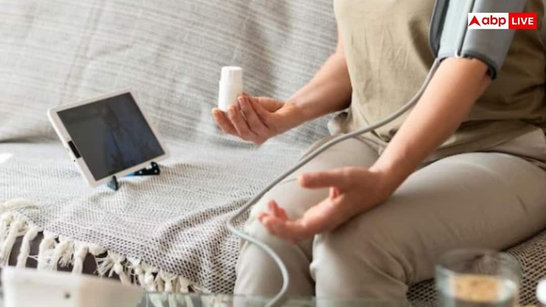 क्या आप भी घर में बार-बार चेक करते हैं ब्लड प्रेशर, जान लें ऐसा कितनी बार करना सही? how many times you can check your blood pressure at home क्या आप भी घर में बार-बार चेक करते हैं ब्लड प्रेशर, जान लें ऐसा कितनी बार करना सही?