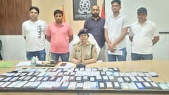 अलीगढ़ पुलिस की बड़ी कामयाबी, 95 गुम हुए मोबाइल फोन बरामद, फोन पाकर खिल उठे पीड़ितों के चेहरे