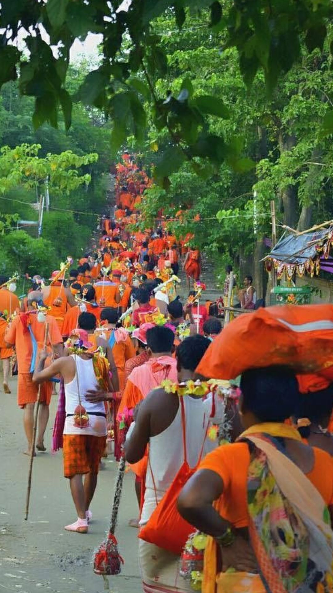 कांवड़ यात्रा में कावंड़िये गंगाजल से