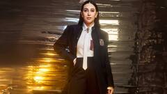 8 Glamorous Fashion Moments Of Karisma Kapoor