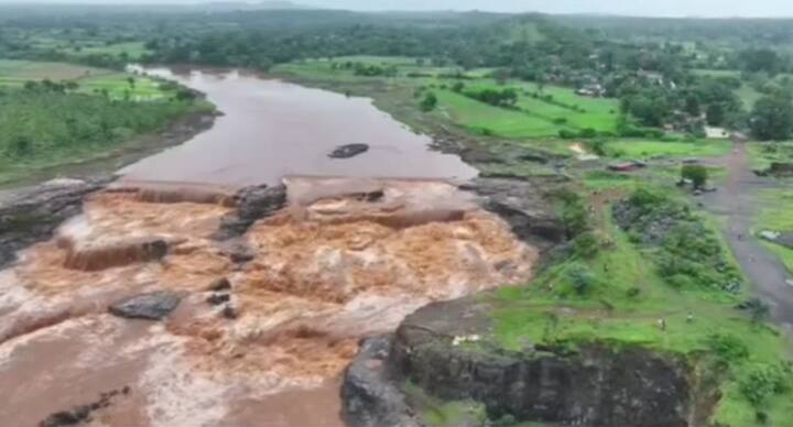 Gujarat Rain: ગુજરાતમાં ચોમાસુ જામ્યુ છે. સાર્વત્રિક વરસાદ વરસી રહ્યો છે, છેલ્લા 24 કલાકમાં રાજ્યમાં 142 તાલુકામાં વરસાદે કહેર વર્તાવ્યો છે.