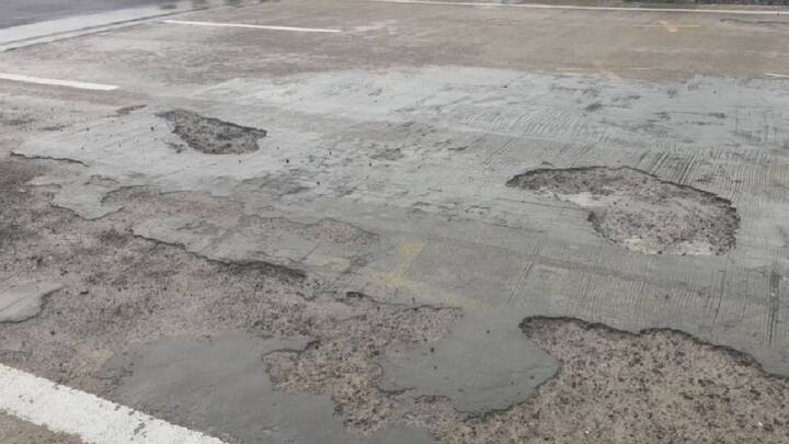 प्रवाशांनी महामार्ग प्रशासनाकडे लवकरात लवकर हे खड्डे बुजवण्याची मागणी केली आहे. काही ठिकाणी खड्डे बुजवण्याचे काम सुरू करण्यात आले असले तरी उर्वरित ठिकाणी तातडीने कारवाई करण्यात यावी, अशी जोरदार मागणी होत आहे.