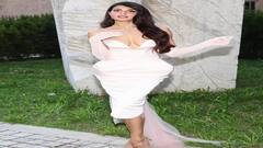 Jacqueline Fernandez PHOTO: વ્હાઈટ ઓફ શોલ્ડર ડ્રેસમાં ગ્લેમરસ લાગી જેકલીન ફર્નાન્ડીસ