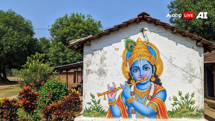 Avoid putting more than one photo of the same God at home. It is not auspicious to do so.