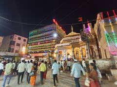 Ashadhi Wari 2025 : आषाढी सोहळ्याच्या पार्श्वभूमीवर भाविकांच्या स्वागतासाठी विठ्ठल मंदिराला आकर्षक विद्युत रोषणाई; पाहा PHOTO