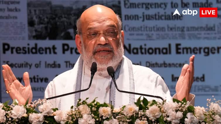 Samvidhan Hatya Diwas Why did PM Modi name it Amit Shah explained reason by referring to congress Emergency ann 'मुलायम सिंह और जेपी को जेल, किशोर कुमार की आवाज पर रोक, देवानंद की फिल्म पर सेंसर', इमरजेंसी के 50 साल होने पर अमित शाह ने क्या कहा?