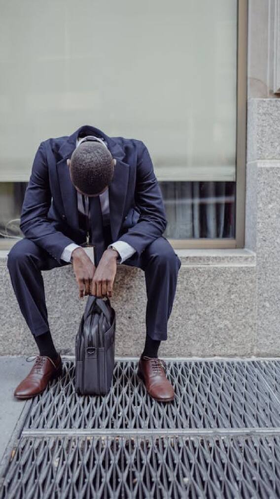 ताणतणाव जाणवत आहे? खूप काळजी करत आहात? या ८ टिप्स नक्की पहा!