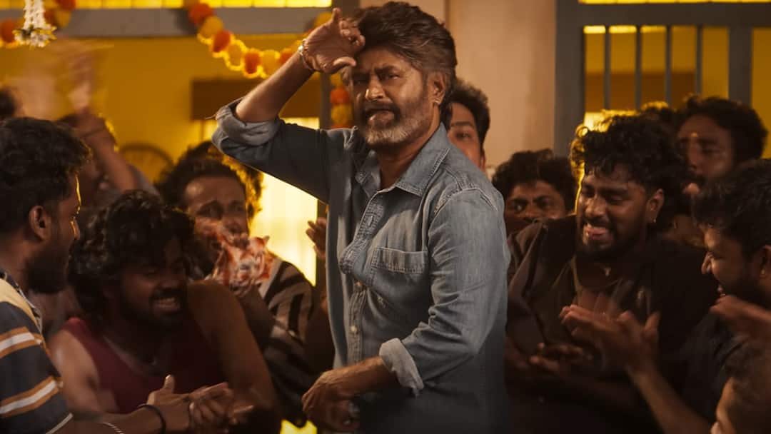 Coolie Telugu states distribution rights competition Nagarjuna vs Sunil Narang Dil Raju Suresh Babu vs Naga Vamsi Coolie: 'కూలీ' రైట్స్ రేసులో టాప్ ప్రొడ్యూసర్లు... రజనీ సినిమా హక్కులకు భారీ పోటీ... 100 కోట్లు కొడితే తప్ప గట్టెక్కలేరు