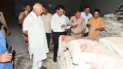 खाद की कालाबाजारी पर योगी सरकार की सर्जिकल स्ट्राइक, सीतापुर में कृषि अधिकारी निलंबित