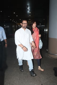 गर्लफ्रेंड गौरी स्प्रैट का हाथ थामे एयरपोर्ट पर स्पॉट हुए आमिर खान, एक दूसरे संग खूब खुश दिखी जोड़ी, तस्वीरें वायरल