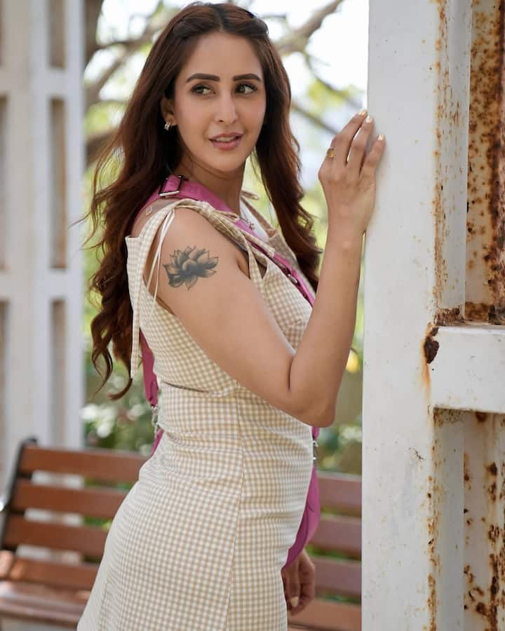 ये हसीना कोई और नहीं बल्कि चाहत खन्ना हैं. एक्ट्रेस ने एक इंटरव्यू के दौरान पति पर कई संगीन आरोप लगाए थे.