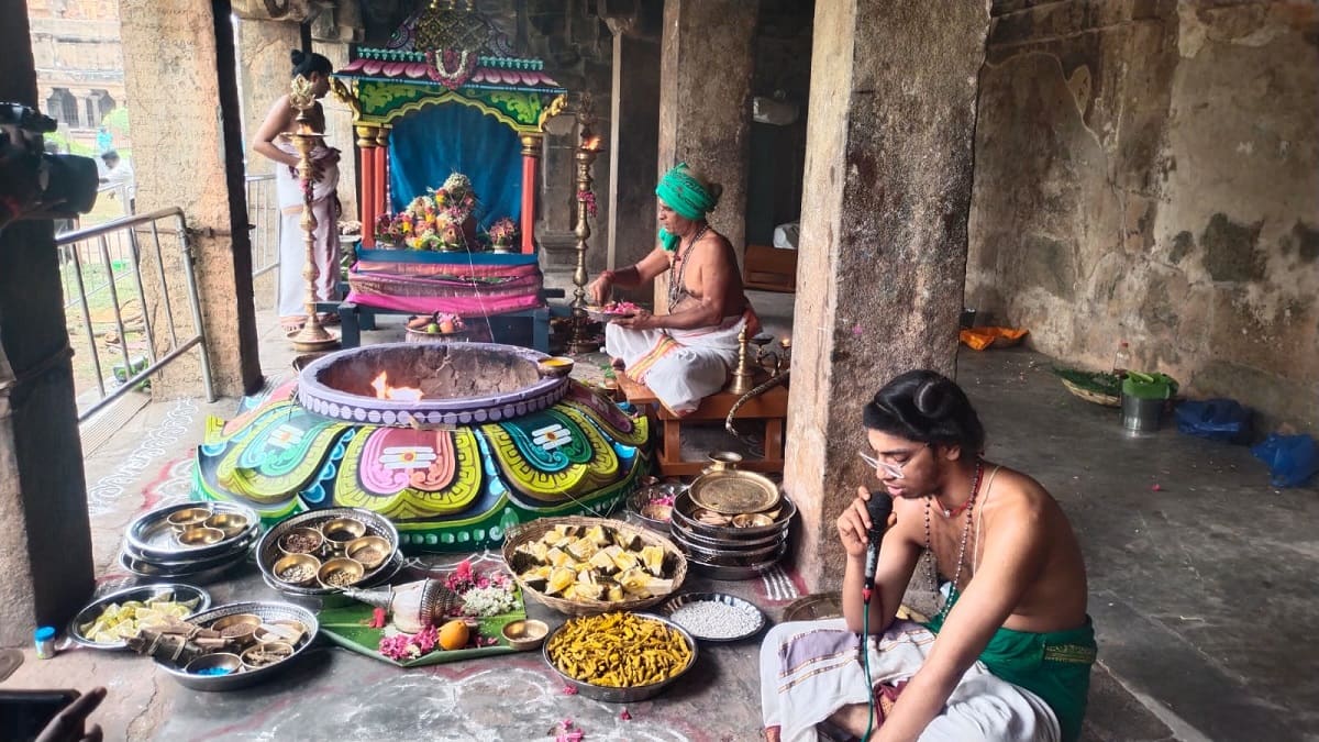 சிறப்பு ஹோமங்கள்... இனிப்பு அலங்காரம்: ஆஷாட நவராத்திரியால் களைகட்டிய தஞ்சை பெரிய கோயில்