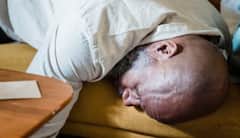 तेज गर्मी से कोई हो जाए बेहोश तो तुरंत क्यों नहीं पिलाना चाहिए पानी? जानें जिंदगी बचाने का तरीका