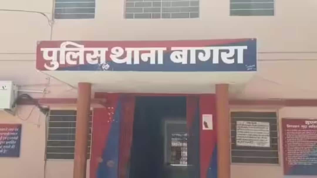 Jalore minor rape case Accused teacher absconding people protest demand arresting in Rajasthan ann Rajasthan: जालौर में नाबालिग से रेप का आरोपी शिक्षक फरार, 12 गांवों का प्रदर्शन, गिरफ्तारी की मांग
