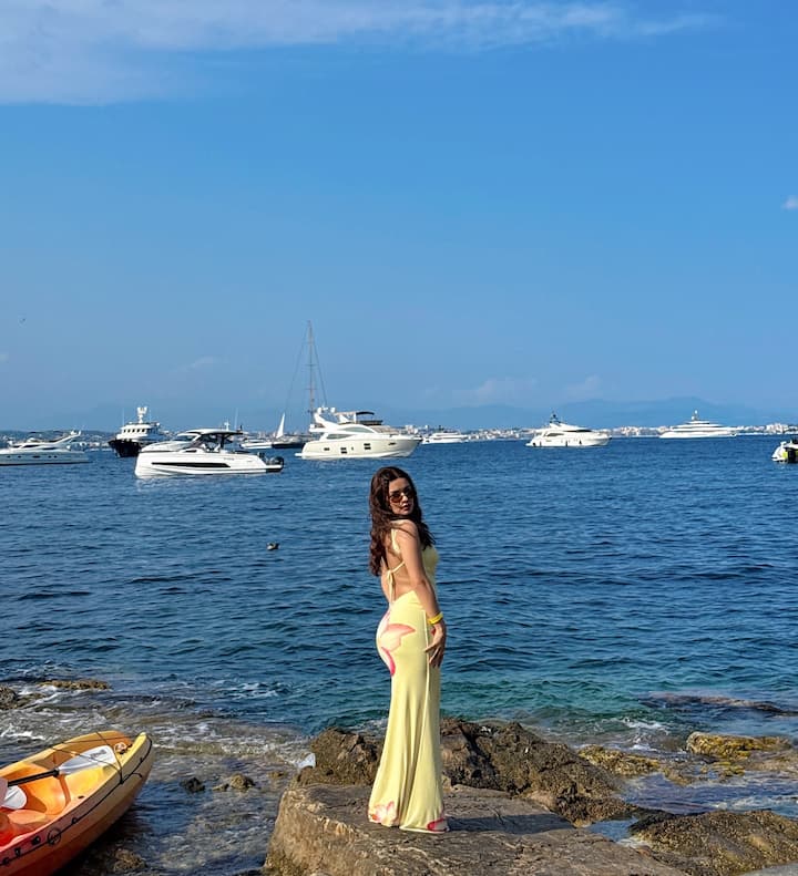 'डान्स इंडिया डान्स लिटिल मास्टर्स' या शोमधून अवनीतने आपल्या करिअरची सुरुवात केली.