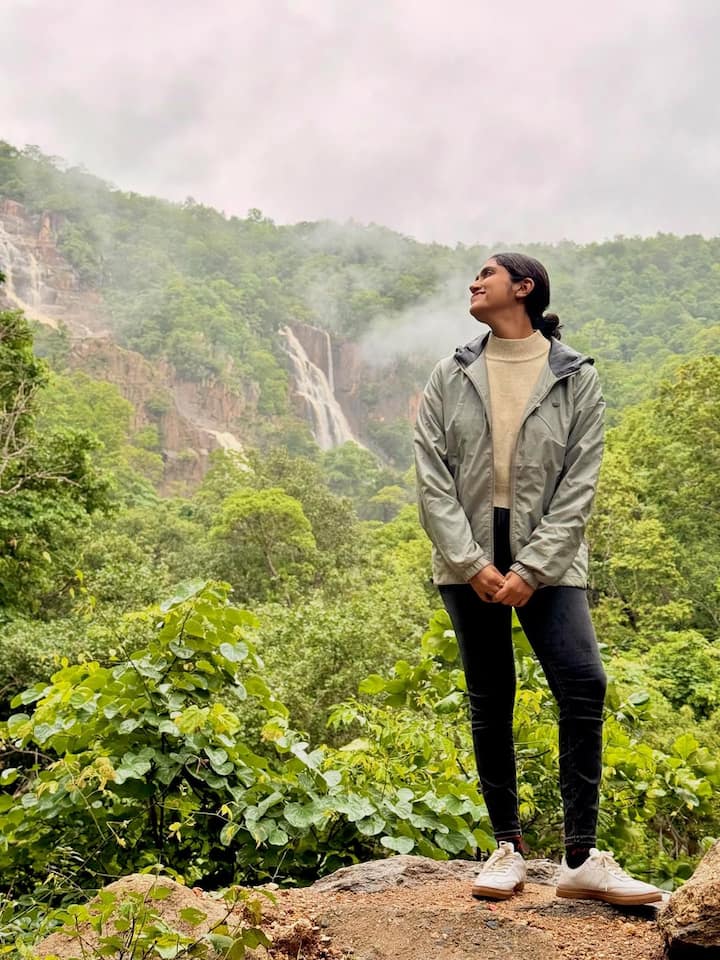 तिने शेअर केलेल्या फोटोंवर नेटकऱ्यांनी लाईक आणि कमेंट्सचा पाऊस पाडलाय.