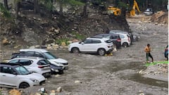 Himachal Cloudburst: 2 Dead, Cars Swept Away Missing As Flash Floods Devastate Kangra And Kullu | VIDEO