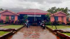 पुणेकरांचा नाद करती काय... नवरा बनला गावचा 'कारभारी'; बायकोने उचलून घेतलं खांद्यावरी