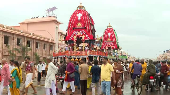 সুষ্ঠুভাবে পরিচালনা করার জন্য ৫ মন্ত্রীকে দায়িত্ব দিয়েছেন মুখ্যমন্ত্রী। মুখ্যমন্ত্রী নিজেও গতকাল পৌঁছে গেছেন দিঘায়।