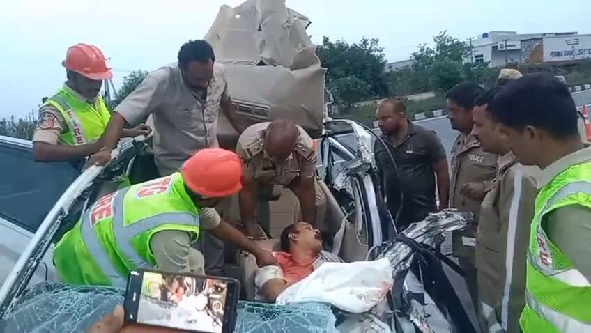 Road Accident: లారీని ఢీకొన్న కారు! ఎస్సై, కానిస్టేబుల్ మృతి- కోనసీమలో విషాదం
