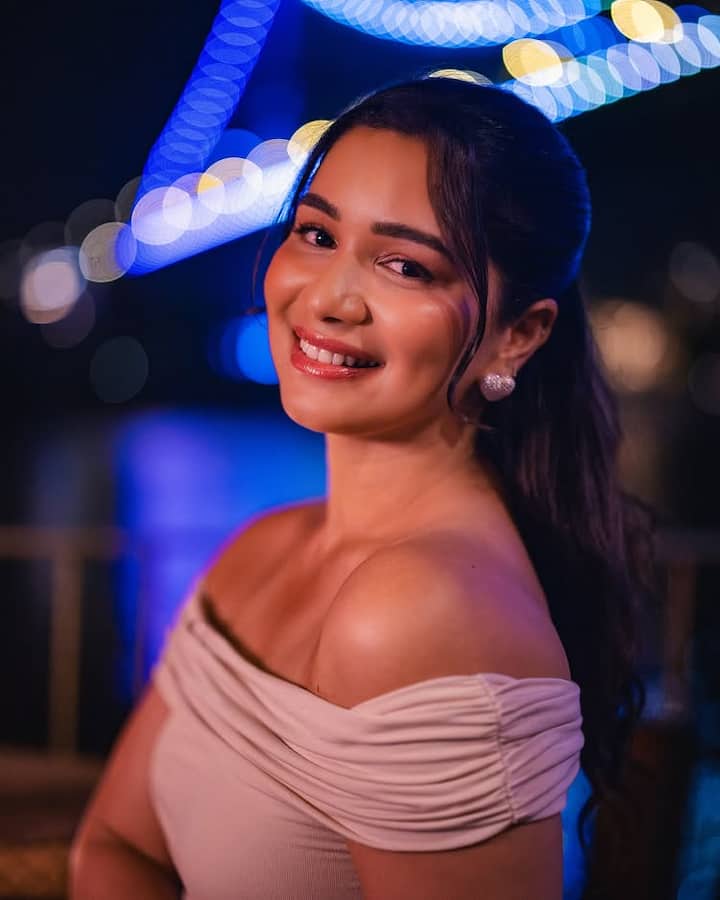 क्रिकेटर सचिन तेंदुलकर की लाडली सारा तेंदुलकर की ये तस्वीरें देख फैन्स के दिल भी धड़कने लगे हैं. लोग सारा तेंदुलकर की इन तस्वीरों पर जोरदार कमेंट कर रहे हैं.