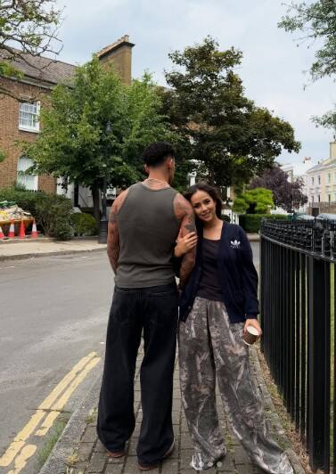 ਇਸ ਵਾਰ ਗਾਇਕਾ ਨੇ ਆਪਣੇ ਬੁਆਏਫ੍ਰੈਂਡ ਨੂੰ ਪ੍ਰਸ਼ੰਸਕਾਂ ਦੇ ਰੂ-ਬ-ਰੂ ਕਰਵਾਇਆ। ਇਸੇ ਤਰ੍ਹਾਂ ਹਾਲ ਹੀ ਵਿੱਚ ਅਦਾਕਾਰਾ-ਗਾਇਕਾ ਨੇ ਆਪਣੇ ਇੰਸਟਾਗ੍ਰਾਮ ਉਤੇ ਇੱਕ ਅਜਿਹੀ ਪੋਸਟ ਸਾਂਝੀ ਕੀਤੀ, ਜਿਸ ਨੇ ਸਭ ਨੂੰ ਹੈਰਾਨ ਕਰ ਦਿੱਤਾ।