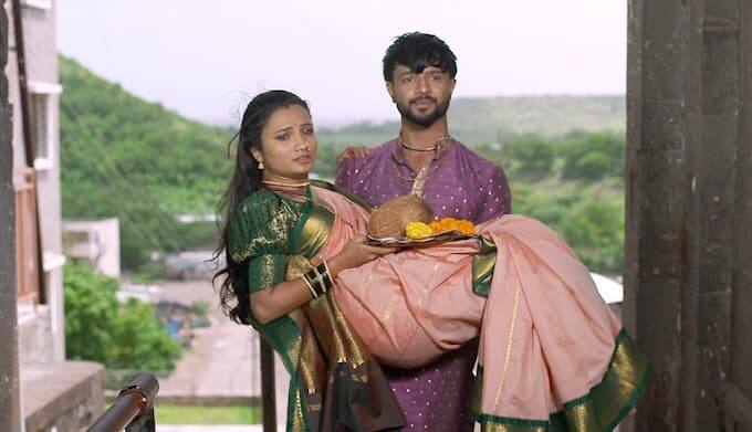 मात्र, लग्नानंतर लगेचच त्यांच्या संसारावर संकटांची मालिका सुरू झाली आहे. इंदू आणि अधूच्या नात्याला आनंदीबाई आणि गोपाळने मोठं आव्हान दिलं आहे.