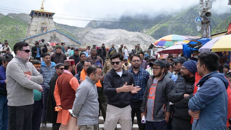 रुद्रप्रयाग की जिम्मेदारी मिलते ही फुल एक्शन में दिखे DM प्रतीक जैन, पैदल किए बाबा केदार के दर्शन Uttarakhand Rudraprayag youngest DM Prateek Jain in full action after taking charge ann रुद्रप्रयाग की जिम्मेदारी मिलते ही फुल एक्शन में दिखे DM प्रतीक जैन, पैदल किए बाबा केदार के दर्शन