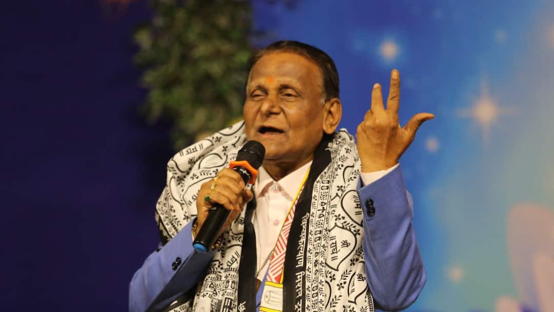 Dr Surendra Dubey passed away Padma Shri and Famous Poet Dies in Raipur हास्य कवि पद्मश्री डॉ. सुरेंद्र दुबे का हृदयगति रुकने से निधन, साहित्य जगत में शोक की लहर