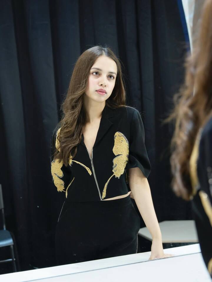 Whether it’s playful ethnic wear, red carpet-ready gowns, or youthful fusion pieces, she experiments without losing her sense of grace. (All Image: Nitanshi Goel/Instagram.)